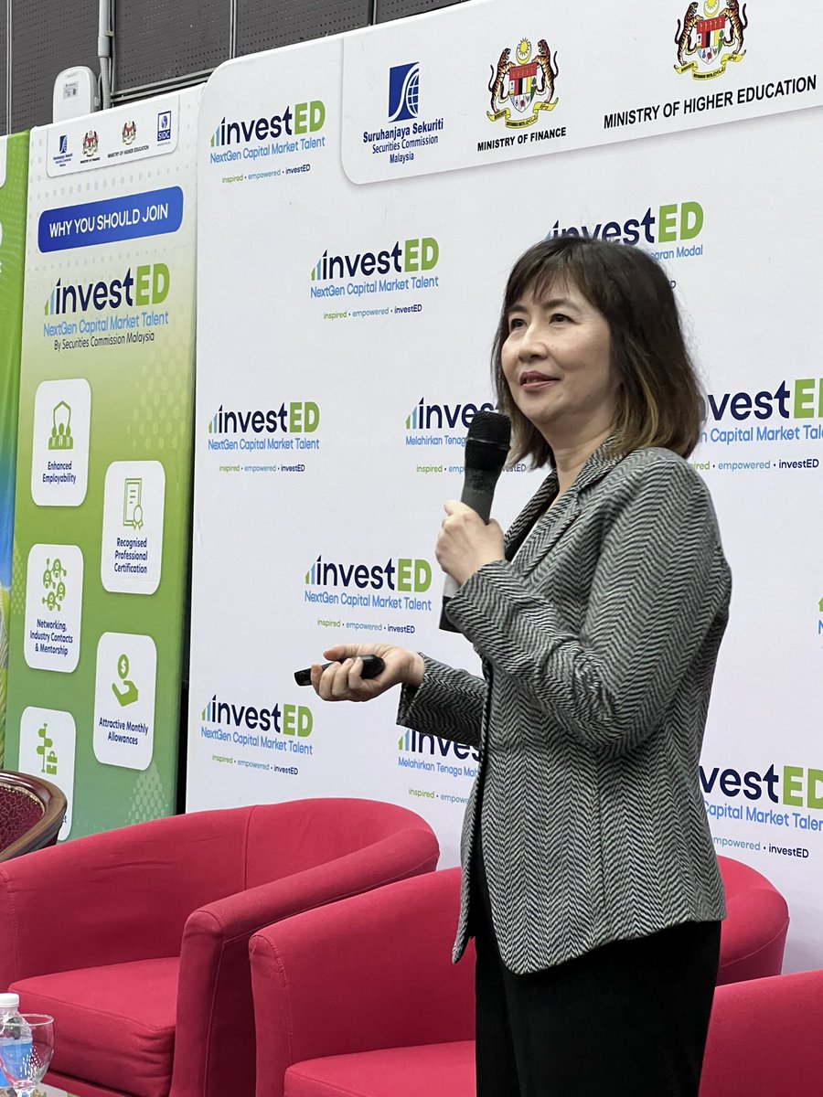 Lok3600's tweet photo. Today @ Universiti Kebangsaan Malaysia, Bangi. My 1st visit to UKM, 3rd university this year with #investEDmy #nextGencapitalmarket Career Talk 2023, a nationwide roadshow by @SecComMalaysia. Great effort in promoting our capital market &amp; to connect with fresh talents @MyMaybank https://t.co/m7dYg2swev
