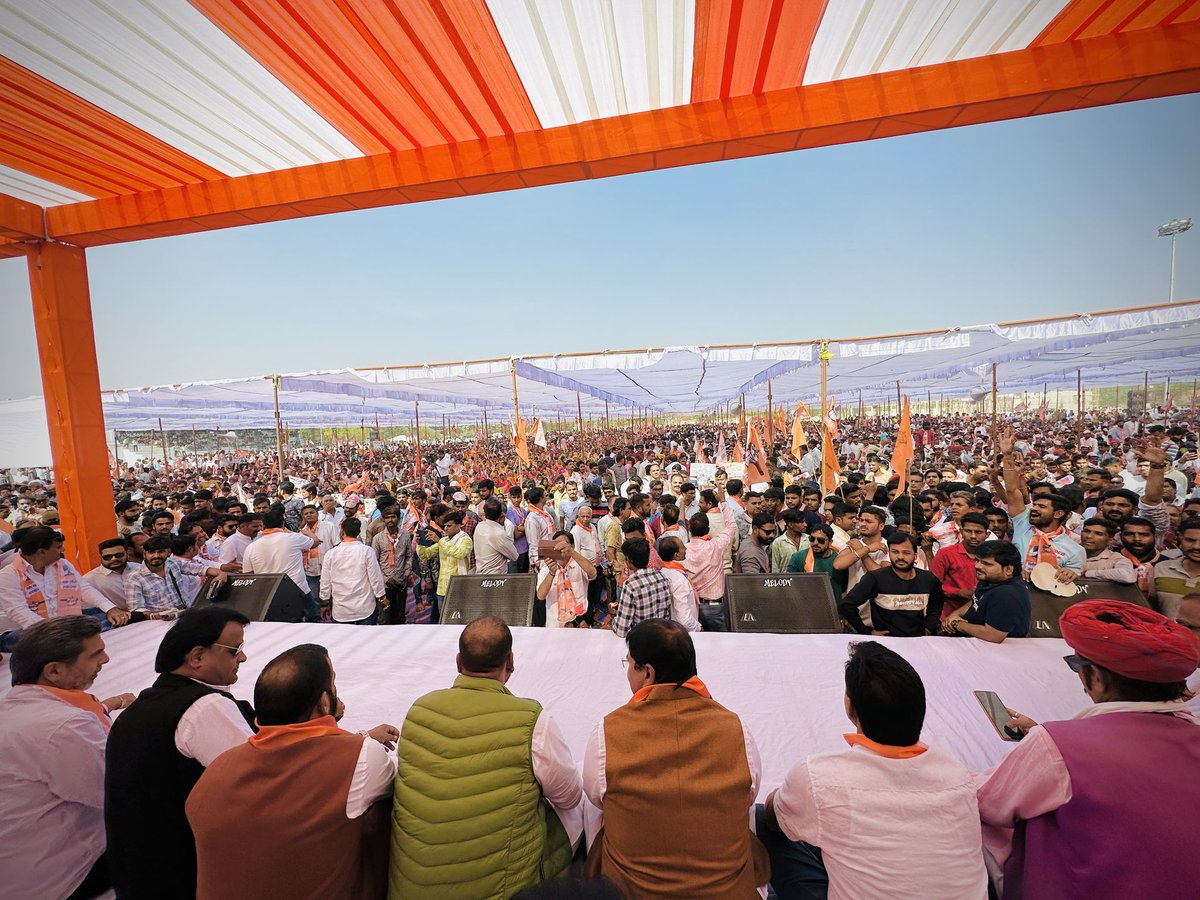 JSherpur's tweet photo. आज़ इंदिरा गांधी स्टेडियम चित्तौड़गढ़ में विधानसभा क्षेत्र #चित्तौड़गढ़ क्र.169 से निर्दलीय प्रत्याशी #चंद्रभान सिंह जी आक्या क़े समर्थन में जनसभा क़ो संबोधित क़िया ।
#चित्तौड़गढ़_विधानसभा 
#चितौड़_मांगे_चन्द्रभान #rajasthanelection2023 #जन_आशीर्वाद #RajasthanElection https://t.co/Thz3FV18K5