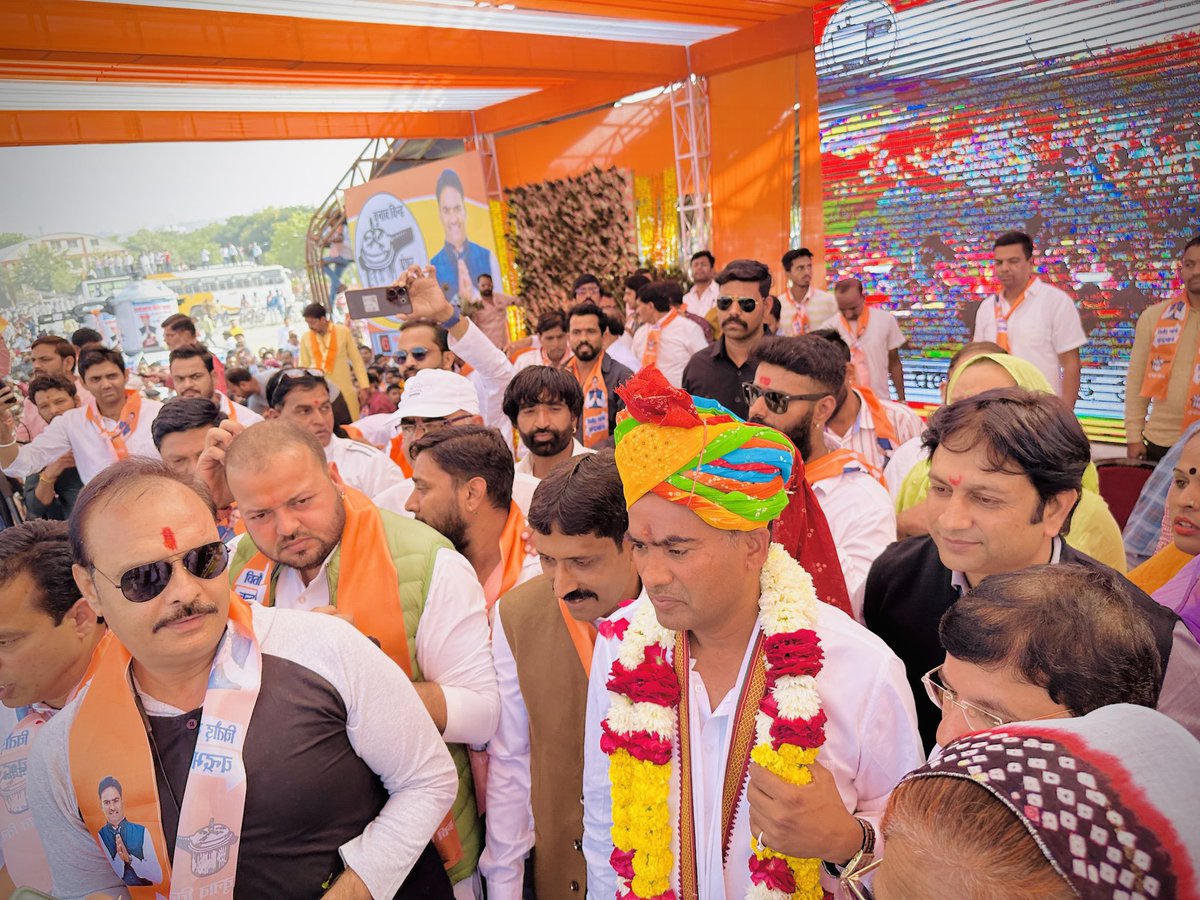 JSherpur's tweet photo. आज़ इंदिरा गांधी स्टेडियम चित्तौड़गढ़ में विधानसभा क्षेत्र #चित्तौड़गढ़ क्र.169 से निर्दलीय प्रत्याशी #चंद्रभान सिंह जी आक्या क़े समर्थन में जनसभा क़ो संबोधित क़िया ।
#चित्तौड़गढ़_विधानसभा 
#चितौड़_मांगे_चन्द्रभान #rajasthanelection2023 #जन_आशीर्वाद #RajasthanElection https://t.co/Thz3FV18K5