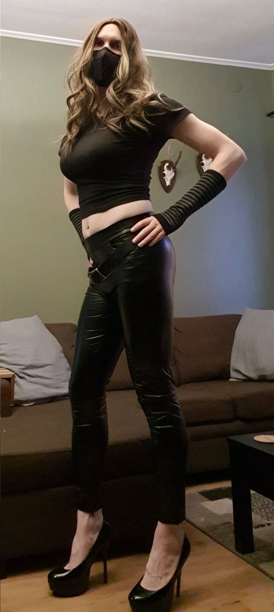 When the new leggings fit just right ;3

#fansly #femboy #tall

fansly.com/Durkie