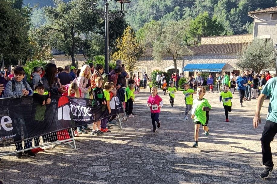 fatletismeib's tweet photo. Els joves de Mallorca acaben amb força i protagonisme el 2023: https://t.co/Fx6XZXtaVe.
📸 FAIB
@esportsIB @EsportsConsell @triberunningm @EscorcaViu #atltesfaib @EBaseMallorca #atltesfaib #basefaib #cursesalaserra https://t.co/mB3DV9Y3Wq