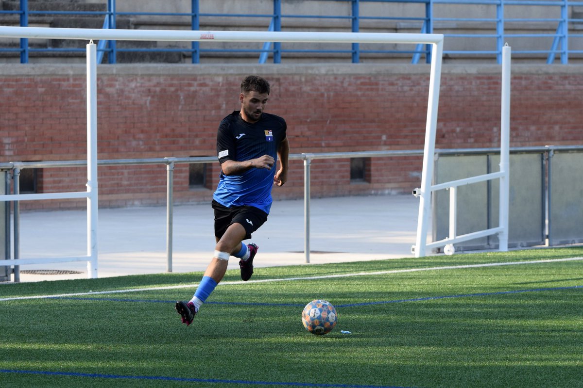 CFAEspluguenc's tweet photo. DEBUT AMB EL PRIMER EQUIP! 

La gran feina del filial en les últimes temporades té premi! 

Diumenge va debutar @pepedm13 en el duel del primer equip a #2cat3 contra el Legends l’Hospitalet! 

Esperem que siguin molts més! 

#SomEspluguenc | #Esplugues https://t.co/ptnsKCiqQ8