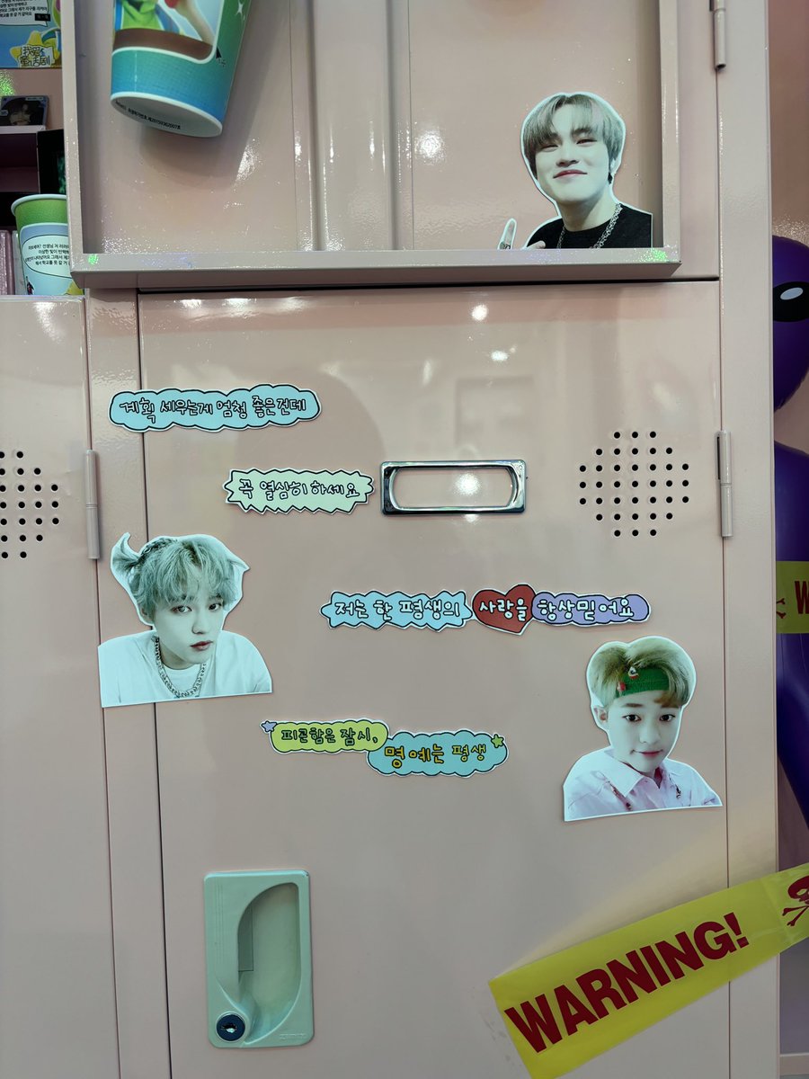 le_ddo_1122's tweet photo. 마따 여기서도 럭드 했는데 그 캡슐머신으로 돌리는 거여서 더 재밌었구 귀여운 책갈피랑 거울이랑 달력포카를 받았어요 포항항

#러러의_지구를_지켜라 https://t.co/lK6Kp1Cah5