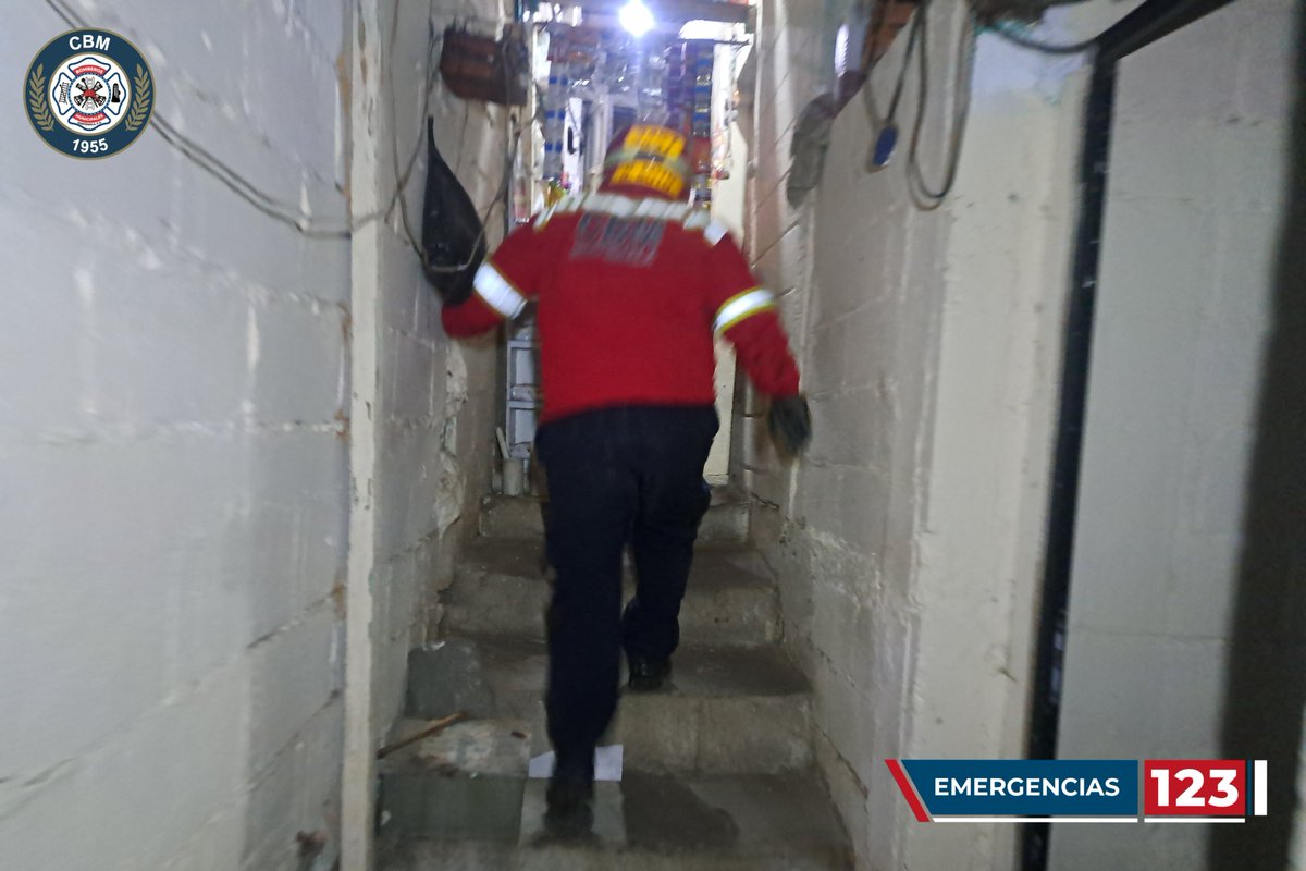 bomberosmuni's tweet image. #CbmInforma #Rescate #Preliminar 

6a Avenida Final y 8a Calle Zona 3, Colonia Las Calaveras.

Personal de @bomberosmuni hace un rastreo para localizar personas que quedaron soterradas por el derrumbe de una vivienda.

#Ampliaremos