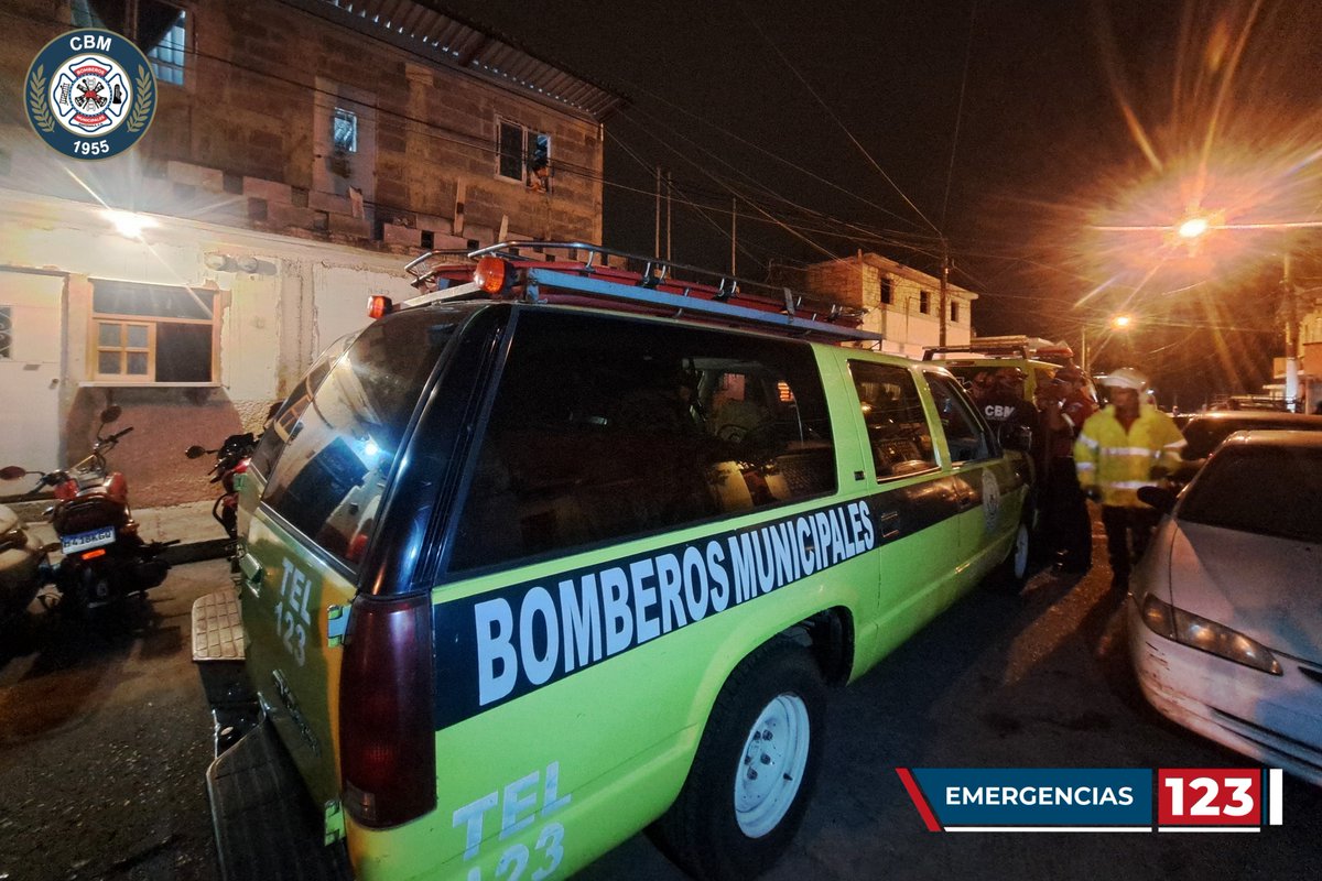 bomberosmuni's tweet image. #CbmInforma #Rescate #Preliminar 

6a Avenida Final y 8a Calle Zona 3, Colonia Las Calaveras.

Personal de @bomberosmuni hace un rastreo para localizar personas que quedaron soterradas por el derrumbe de una vivienda.

#Ampliaremos