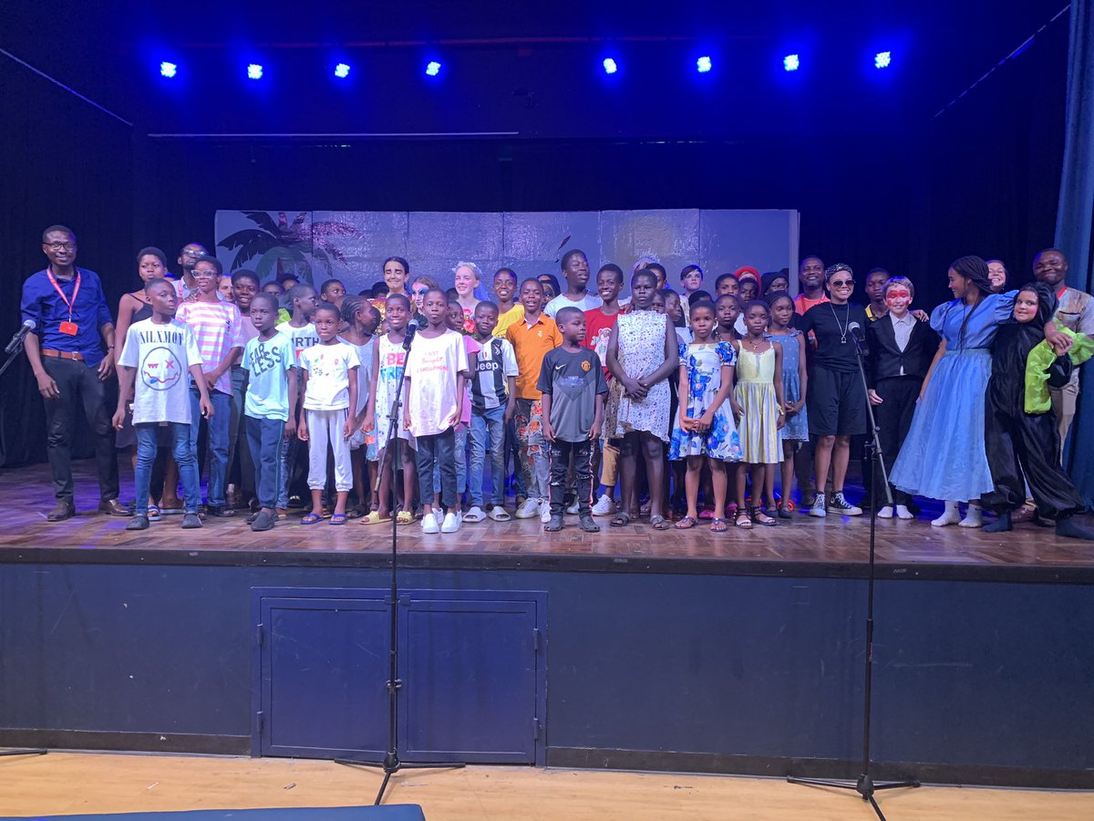 actforchangegh's tweet image. We took kids from Ga Mashie (James Town and Ussher Town) to the preview of the new Pantomime play “Little Mermaid” by the International Players of Accra at the Lincoln Community International School, Accra. 

#Pantotime #Theatre