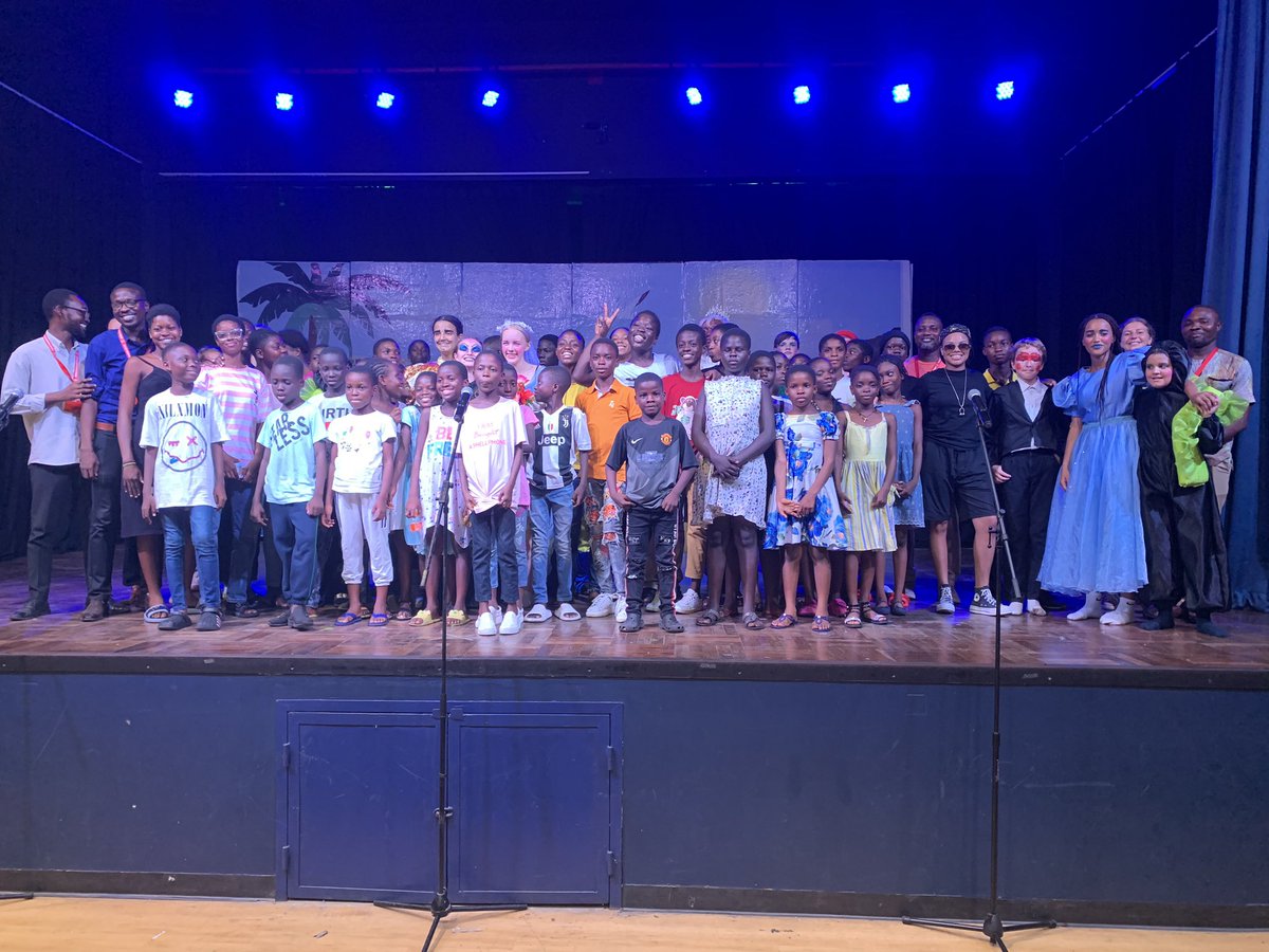 actforchangegh's tweet image. We took kids from Ga Mashie (James Town and Ussher Town) to the preview of the new Pantomime play “Little Mermaid” by the International Players of Accra at the Lincoln Community International School, Accra. 

#Pantotime #Theatre