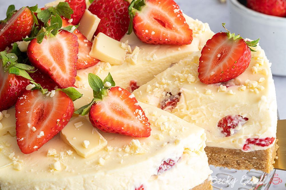 DESSERT 🍨 Gluten-free white chocolate and strawberry cheesecake - super easy to make using just 8 simple ingredients and because it’s no-bake, there’s no need to even switch the oven on!

RECIPE 👇🏻
buff.ly/46cMn64