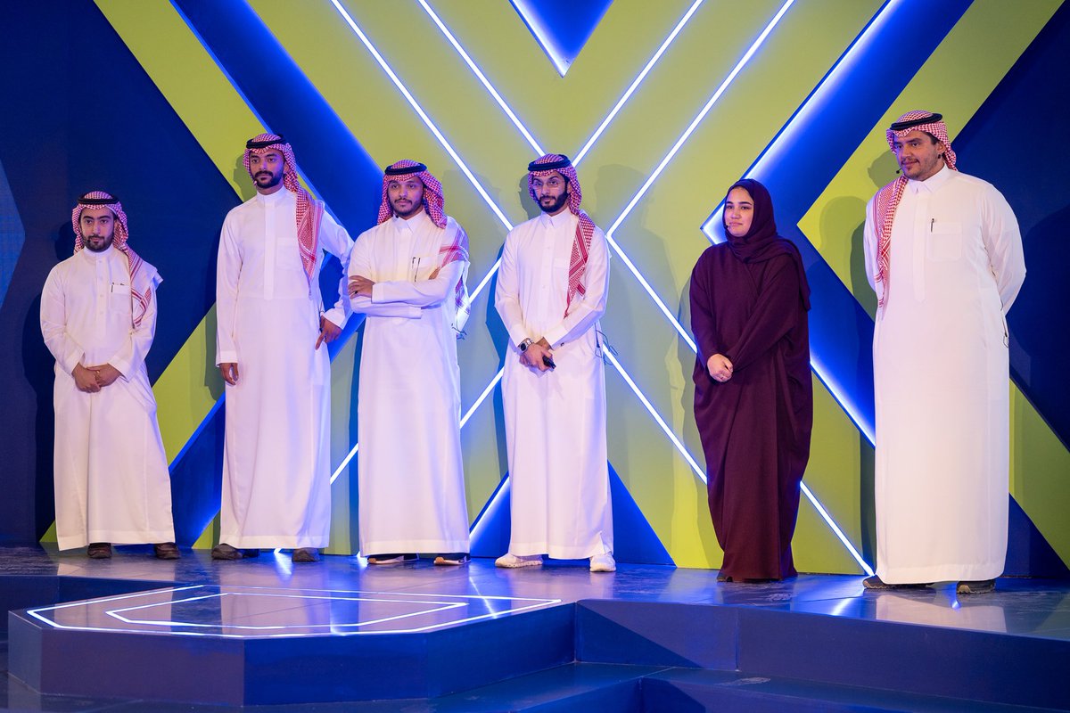 اتقدم بجزيل الشكر لمسك القادة على إتاحة الفرصة وأن أكون ضمن المستفيدين من برامجها
الثرية و سعيد جداً أننا أتممنا رحلة خمس أشهر لبرنامج #قيادات_سعودية_X10
وختامها مسك من مشاريع رائدة مبتكرة 
وسعيد بالعمل ولقاء مجموعة متميزة من قيادات المستقبل 
ستضل هذه التجربة مميزة وفريدة.