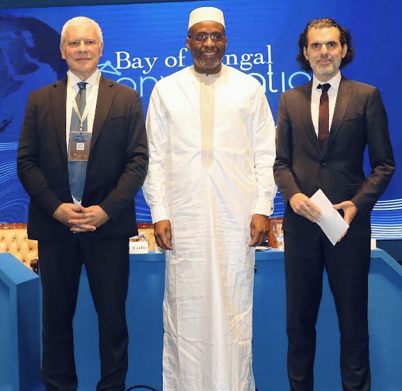 Enjoyed discussing power and leadership in the 21st century at the “Bay of Bengal Conversation” in Dhaka, Bangladesh with former President of Serbia @BorisTadic58 and former Prime Minister of Mali @MoussaMara2