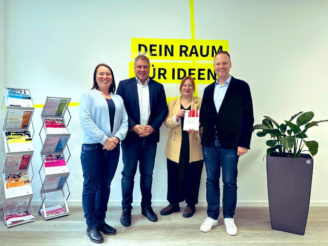 Burak Çopur (@profcopur) on Twitter photo Heute hoher Besuch aus Berlin <a href="/KaiGehring/">Kai Gehring</a> (MdB, <a href="/GrueneBundestag/">Grüne im Bundestag 🇪🇺🏳️🌈</a> Auschussvorsitzender Bildung&Forschung) mit <a href="/GonulEglence/">Gönül Eğlence</a> (MdL, stellv. Fraktionsvorsitzende <a href="/GrueneFrakNRW/">Grüne Fraktion NRW</a>) zur Vorstellung unseres Zentrums für Radikalisierungsforschung und Prävention <a href="/IU_ZRP/">Zentrum für Radikalisierungsforschung & Prävention</a> in Essen. Danke! Heute hoher Besuch aus Berlin <a href="/KaiGehring/">Kai Gehring</a> (MdB, <a href="/GrueneBundestag/">Grüne im Bundestag 🇪🇺🏳️🌈</a> Auschussvorsitzender Bildung&Forschung) mit <a href="/GonulEglence/">Gönül Eğlence</a> (MdL, stellv. Fraktionsvorsitzende <a href="/GrueneFrakNRW/">Grüne Fraktion NRW</a>) zur Vorstellung unseres Zentrums für Radikalisierungsforschung und Prävention <a href="/IU_ZRP/">Zentrum für Radikalisierungsforschung & Prävention</a> in Essen. Danke!