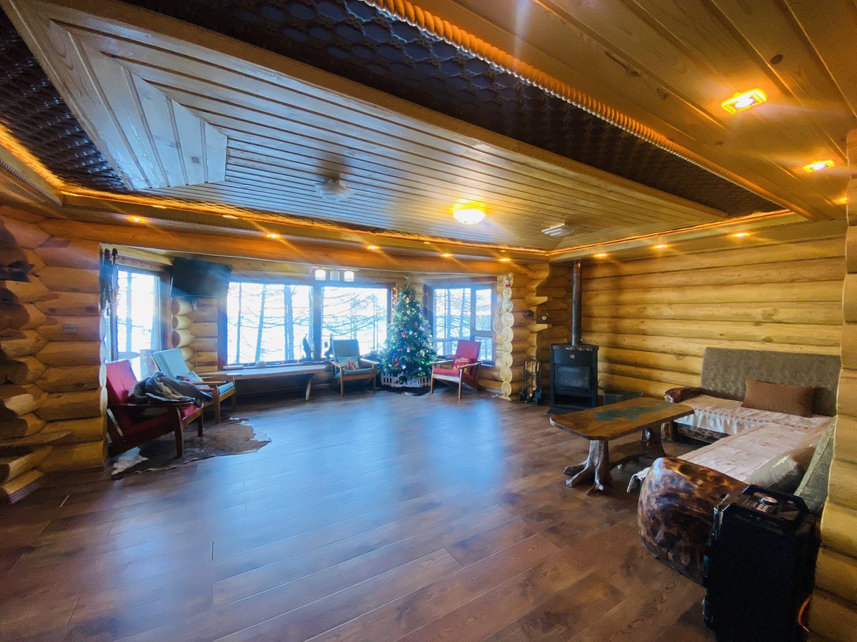 Хөвсгөл нуурын эрэг дээр гэр бүл, ахан дүүс, найз нөхдөөрөө дурсамж дүүрнээр хуучин оноо үдэж шинэ оноо угтахыг хүсвэл манайхыг зориорой. Та бүхнийг тохилог дулаан, цэвэр орчинтой хаус кэмп угтах болно. 📞☎️: 88882617