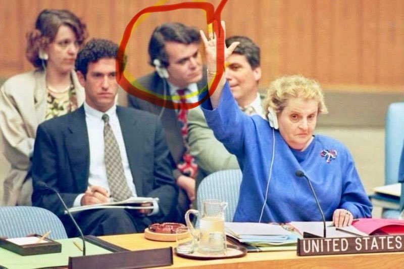 WarGeoFacts's tweet image. Genç siyonist 🔯 ırkçı Stuart #Seldowitz, Madelene #Albright ekibiyle birlikte "Iraklıların acılarının devam etmesi ve Iraklı çocukların öldürülmesi" yönünde lehte oy kullanırken..

Acaba bunların hangi dini, tarikatı, ideolojisi var?