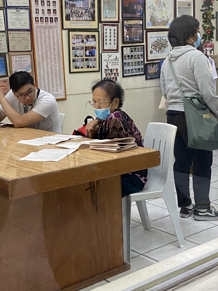 blair_cpa's tweet photo. nakaka inspire talaga si lola na reviewee sa CPAR 🥹

wala talagang pinipiling edad ang pangarap https://t.co/V3wa1eru0Q