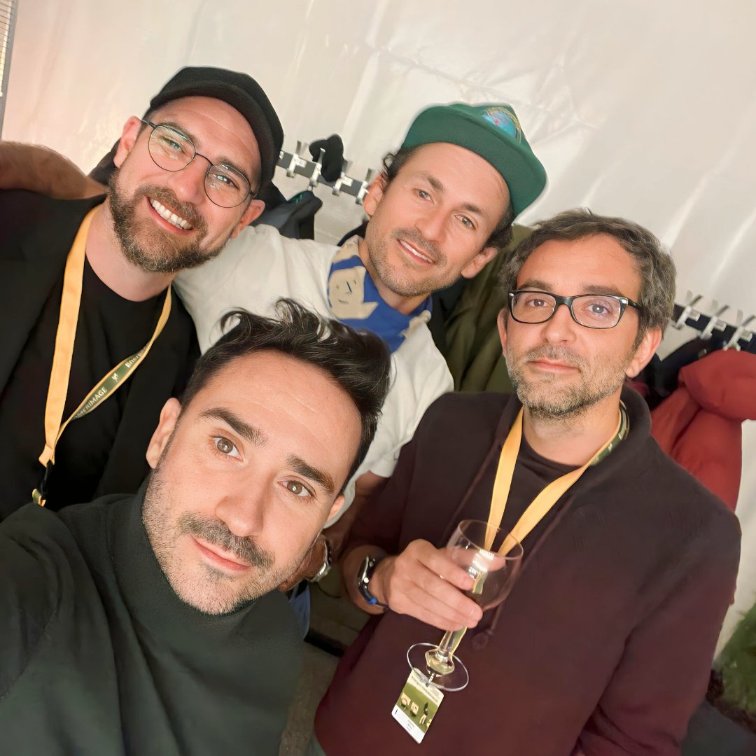 bydeluxespain's tweet photo. Emocionados de ver a nuestro equipo aparecer en pantalla de un festival tan prestigioso como @CamerimageFest.

Este año, ha participado 'La Sociedad de la Nieve', dirigida por @filmbayona con foto de @pedroluque.

#EnergaCAMERIMAGE #Camerimage2023 #filmfestival #somosdeluxe https://t.co/6z7o95I0CY