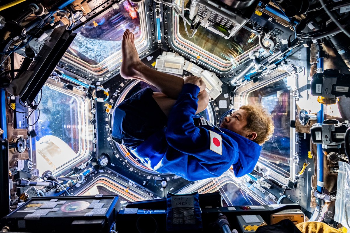 whyspace_movie's tweet photo. 歳を重ねる。
挑戦を重ねる。
宇宙も、この先も。
映画『僕が宇宙に行った理由』
公開まで、あと37日
#僕宇宙
#BornToChallenge #MZ https://t.co/FcrSFy8XCP