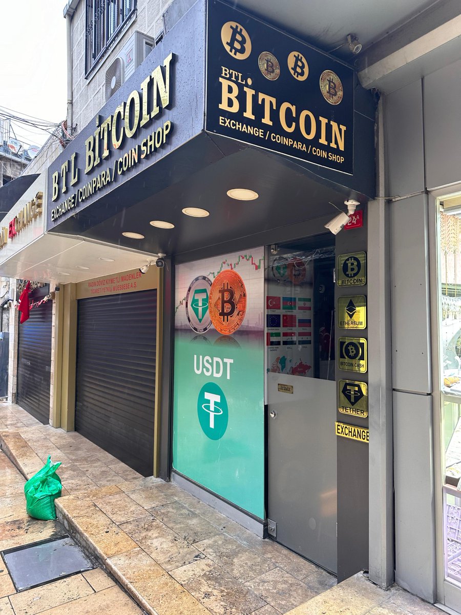 singhabhinav's tweet image. Recently I attended #DevConnect2023 in Istanbul, and I was surprised by the crypto adoption in this ancient city.
I saw some offline shops in the famous Grand Bazaar where you can exchange Turkish Lira for crypto or vice versa!
A thread on my wonderful experience in Turkey🧵🇹🇷