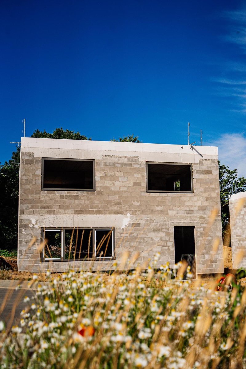 Patrice4020's tweet image. Votre refuge en pleine nature à #Saive ! 🏡

Bienvenue dans un havre de paix au cœur de la nature luxuriante. #Horizon Groupe vous offre l'opportunité de vivre en harmonie totale avec la nature avec ce tout nouveau projet. 🌳

🌅