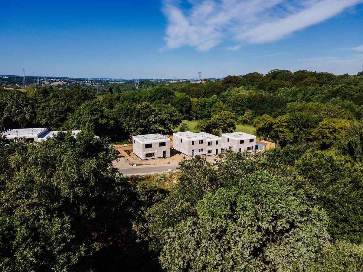 Patrice4020's tweet image. Votre refuge en pleine nature à #Saive ! 🏡

Bienvenue dans un havre de paix au cœur de la nature luxuriante. #Horizon Groupe vous offre l'opportunité de vivre en harmonie totale avec la nature avec ce tout nouveau projet. 🌳

🌅