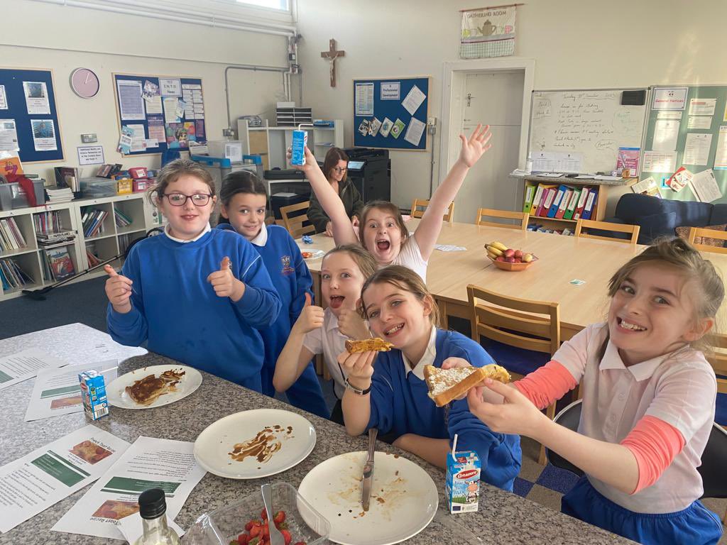 steithnes's tweet photo. 4th class having a great time making French Toast as part of the Say Yes to Languages @langsconnect_ie https://t.co/kpnKGE1mtH