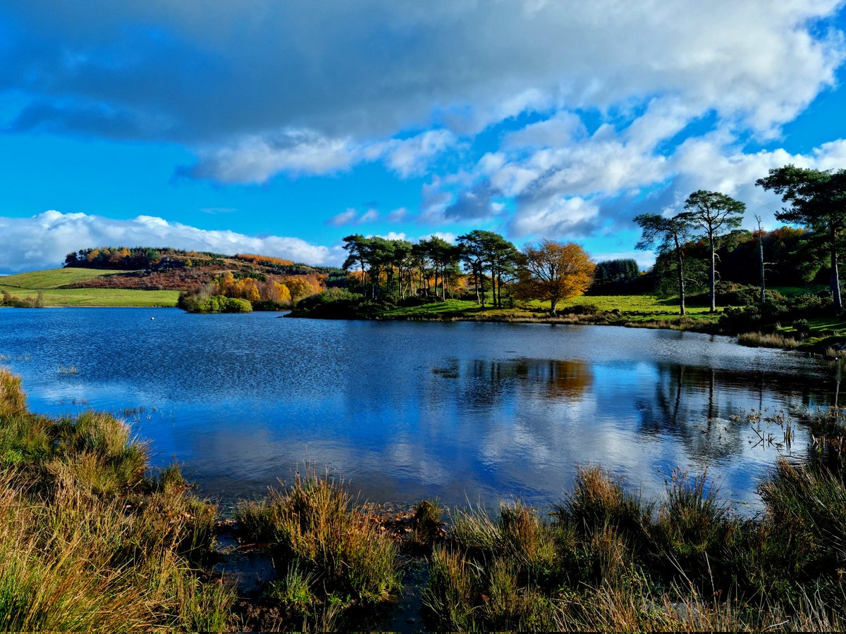 A day of sunshine ... and showers - Knapps loch looking the part - happy Wednesday friends 
#ScotlandisNow #StormHour #photography #photooftheday #landscape #OutAndAboutScotland #landscapephotography 
<a href="/VisitScotland/">VisitScotland</a> <a href="/ScotsMagazine/">ScotsMagazine</a> #friends #ThePhotoHour #stvsnaps #beautiful