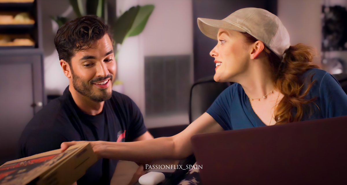 Passionflix_sp's tweet photo. Miles (Andrew Biernat) y Kate (Madison Lawlor) en ‘Wait With Me’.
Confieso que yo también miro así a una pizza)
#passionflix #waitwithmemovie https://t.co/ORrBXtvcVs