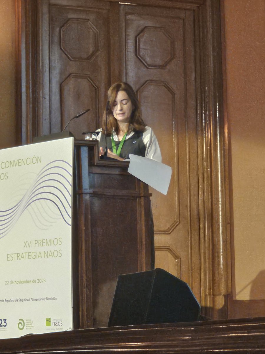 AESAN_gob_es's tweet image. Almudena Rollán, Subdirectora General de Nutrición de la AESAN ha explicado la importancia de la reformulación de alimentos transformados (reduciendo la sal, el azúcar y las grasas) para mejorar el entorno alimentario y consumir alimentos más saludables.