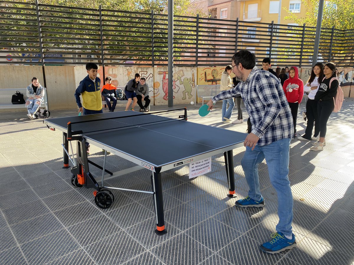 IAlcalaten's tweet photo. PATIS AMB TENIS TAULA
💡💡💡Ja estem gaudint del tenis taula 🏓🏓🏓a l’hora de l’esbarjo i tenim en marxa la lliga esportiva, gràcies a #peafs @GVAeducacio https://t.co/AQermm2vlv