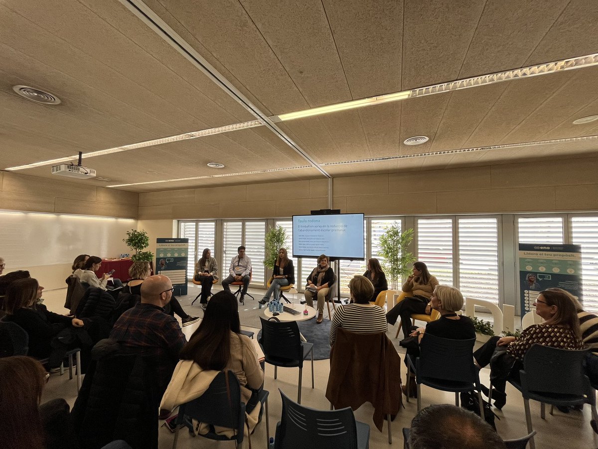 <a href="/ViladecansTweet/">AjuntamentViladecans</a> <a href="/AlcaldeRosalina/">Rosalina Alcalde</a> Continuem amb la Taula Rodona: "El treball en xarxa en la reducció de l'abandonament escolar prematur". Un interessant debat amb actors clau en l'educació dels i les joves de <a href="/ViladecansTweet/">AjuntamentViladecans</a>.

#ZeroAbandonament