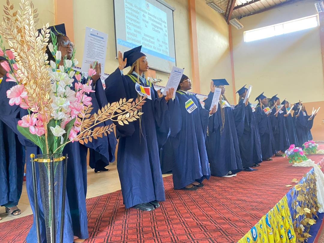 Univ_Dschang's tweet photo. Prestation de serment par les nouveaux étudiants de l'Université de Dschang

#PRC
#PM_Cameroon
#MINESUP
#UDs
#DynamiqueCollective
#RentréeSolennelle2023/2024
#CATI2UDs
#CAMES https://t.co/F2TIA8EDOi