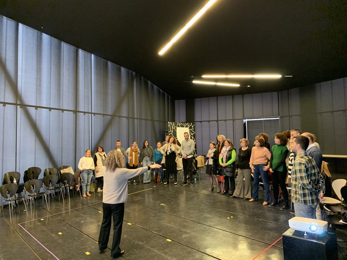 cprtrujillo's tweet photo. Aprendiendo y compartiendo en la jornada inicial de #CqAE #CentrosqueAprenden Programa de competencias profesionales docentes. Centros que aprenden enseñando. Museo del vino de Almendralejo. @InnovacionForm @UpeCaceres https://t.co/DLy6QqDvCM