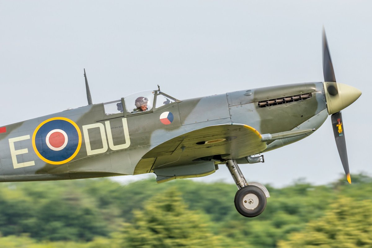 ShutterbugWGC's tweet photo. Chief pilot Paul Stone with eyes on the undercarriage lever as he gets airborne in Supermarine Spitfire Mk. Vc AR501 at this year’s Shuttleworth June Evening Airshow…@ShuttleworthTru @svas_oldwarden @SpitfireFilly #spitfire #rjmitchell #supermarine #AvGee https://t.co/eaKdWsLBlq