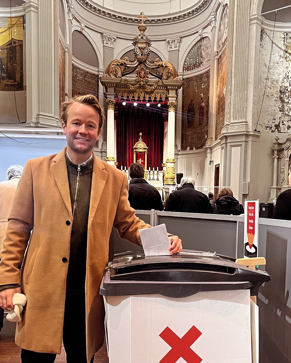 Vandaag met een goed gevoel gestemd op <a href="/DassenLaurens/">Laurens Dassen 👋</a> van Volt! 💜⚡️🇳🇱🇪🇺

🕊️Met twee verschrikkelijke oorlogen, leek ‘de Duif’ mij een gepaste locatie.

Stem voor je idealen!

#volt #verkiezingen #verkiezingen2023 #stemvolt <a href="/VoltNederland/">Volt Nederland 👋</a>