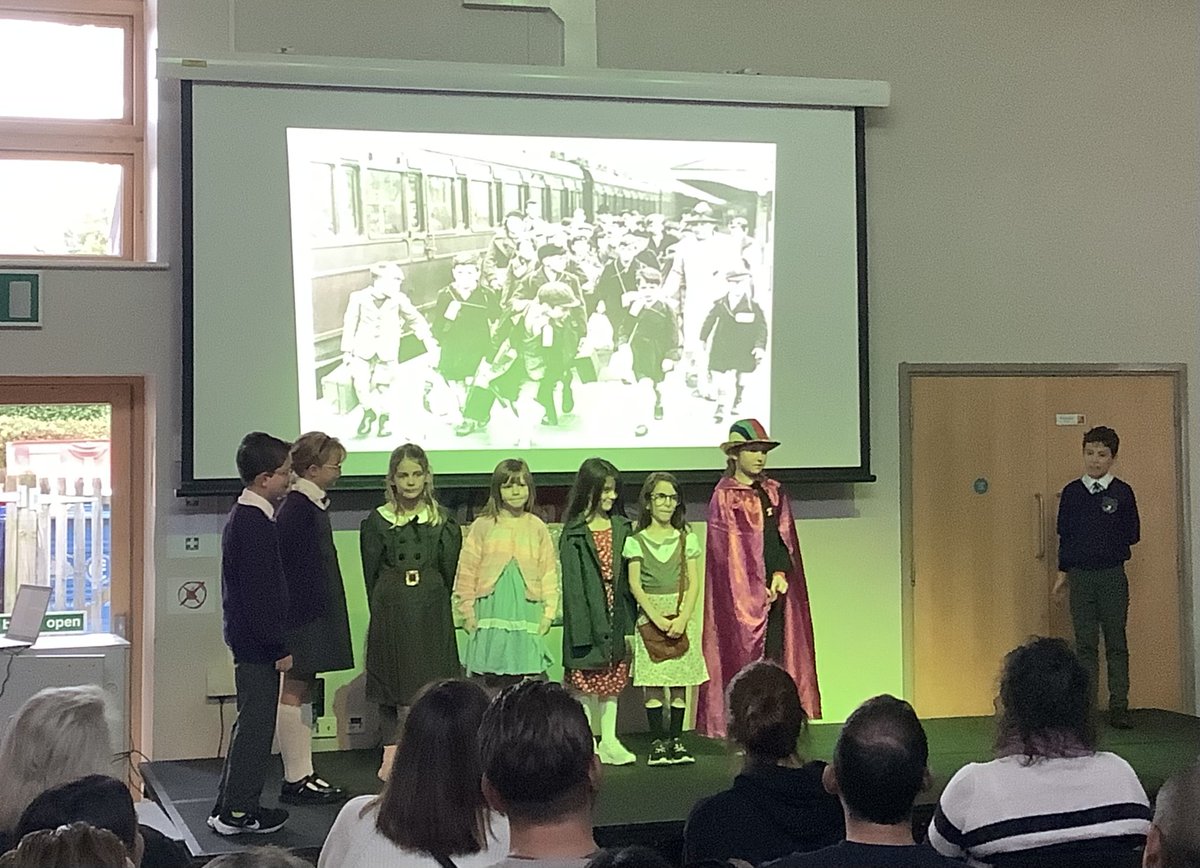 'I just wanted to drop the school a line to say how wonderful the Yr4 play was' What a delightful email to drop into our inbox! We loved Year 4's play - and it seems so did the parents and carers 💜