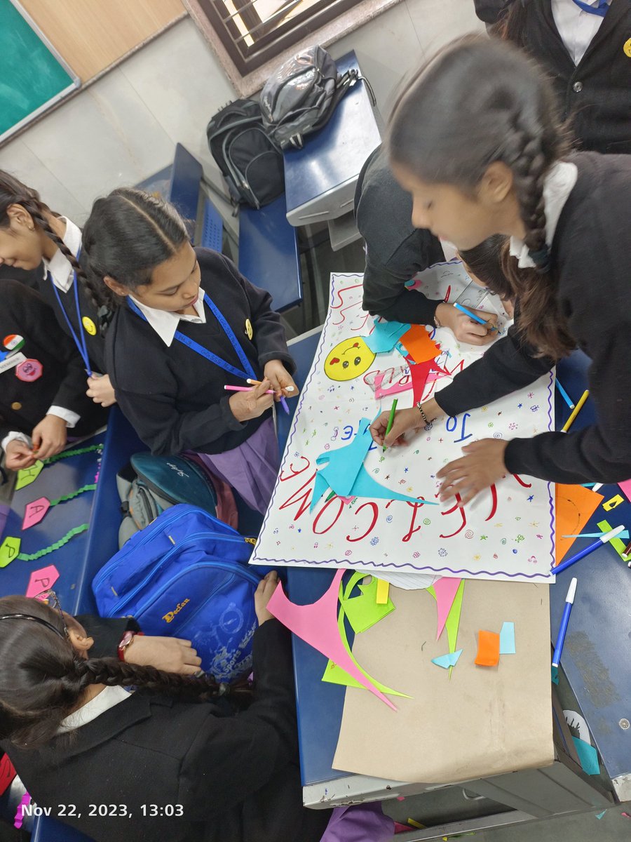 karshan01's tweet image. 👩‍🏫 Teacher Nidhi Ma&apos;am &amp;amp; our creative squad turned our classroom into a masterpiece of happiness! From vibrant decor to collaborative projects, the spirit of togetherness is woven into every detail. Walking into this space is an instant mood lift.🌈 
#Happinessclass