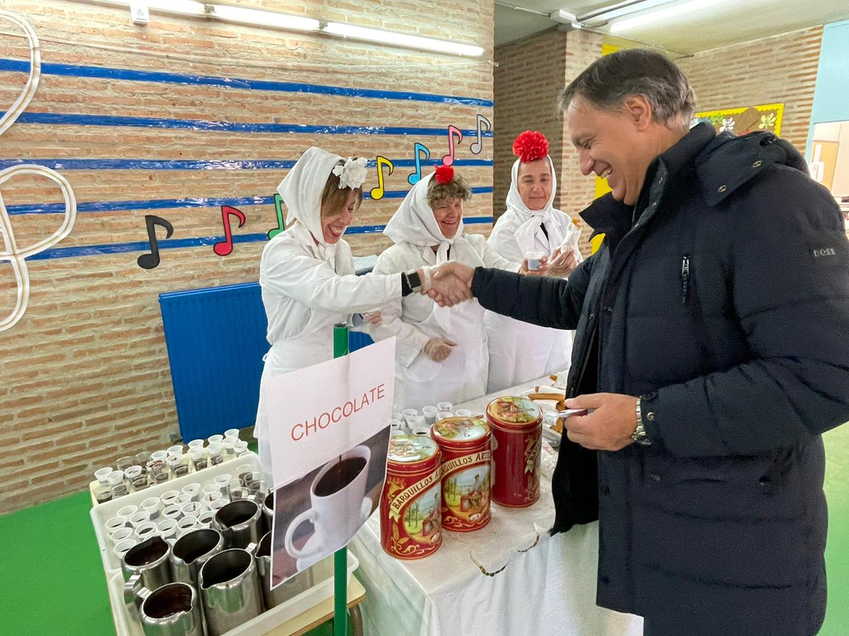 CGCarbayo's tweet photo. Es un orgullo comprobar cómo los alumnos del @ceipcampocharro disfrutan del legado de nuestro ilustre compositor #TomásBretón en el 💯 de su fallecimiento.  Enhorabuena al equipo docente por la magnífica reinterpretación de 'La Verbena de la Paloma' con chocolatada incluida. https://t.co/AGXQrnUS02