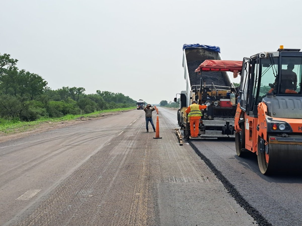 obras_desantafe's tweet photo. 🛣️ La pavimentación de la ruta Provincial N° 36 se encuentra en la etapa final.

Completa la comunicación entre la RP N°1, en Romang (departamento San Javier) y RN N°11, en Vera. La inversión supera los $6.000 millones.

+info ⤵️
https://t.co/dpVRXIndeO https://t.co/1tvklARRf7