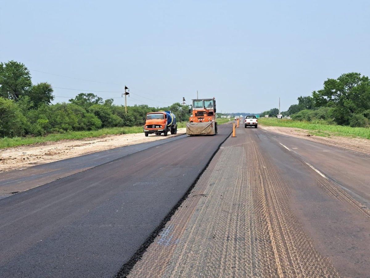 🛣️ La pavimentación de la ruta Provincial N° 36 se encuentra en la etapa final.

Completa la comunicación entre la RP N°1, en Romang (departamento San Javier) y RN N°11, en Vera. La inversión supera los $6.000 millones.

+info ⤵️
santafe.gov.ar/noticias/notic…