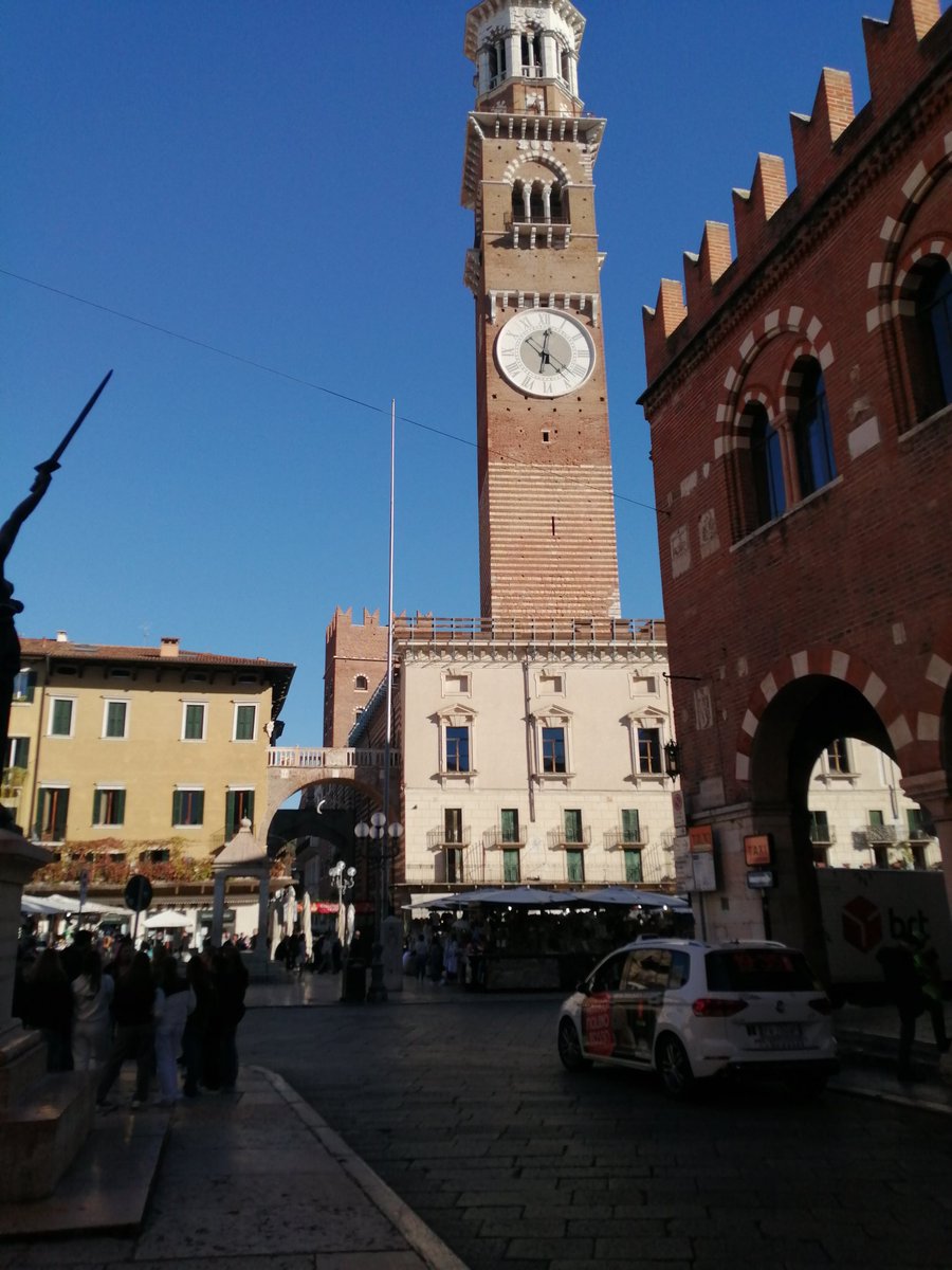 DursoAVita1's tweet photo. Si respira aria di natale qui a #verona #piazzaerbe https://t.co/GqEKyqb6d5