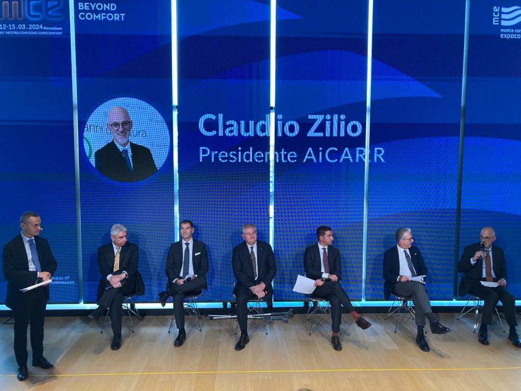 Il presidente di AiCARR Claudio Zilio è intervenuto alla conferenza stampa di presentazione di <a href="/mcexpocomfort/">MCE</a> 2024, tenutasi a Milano il 21 novembre.
Come sempre, anche per questa edizione AiCARR sarà al fianco di MCE, e lo farà con il suo 53° Convegno internazionale.