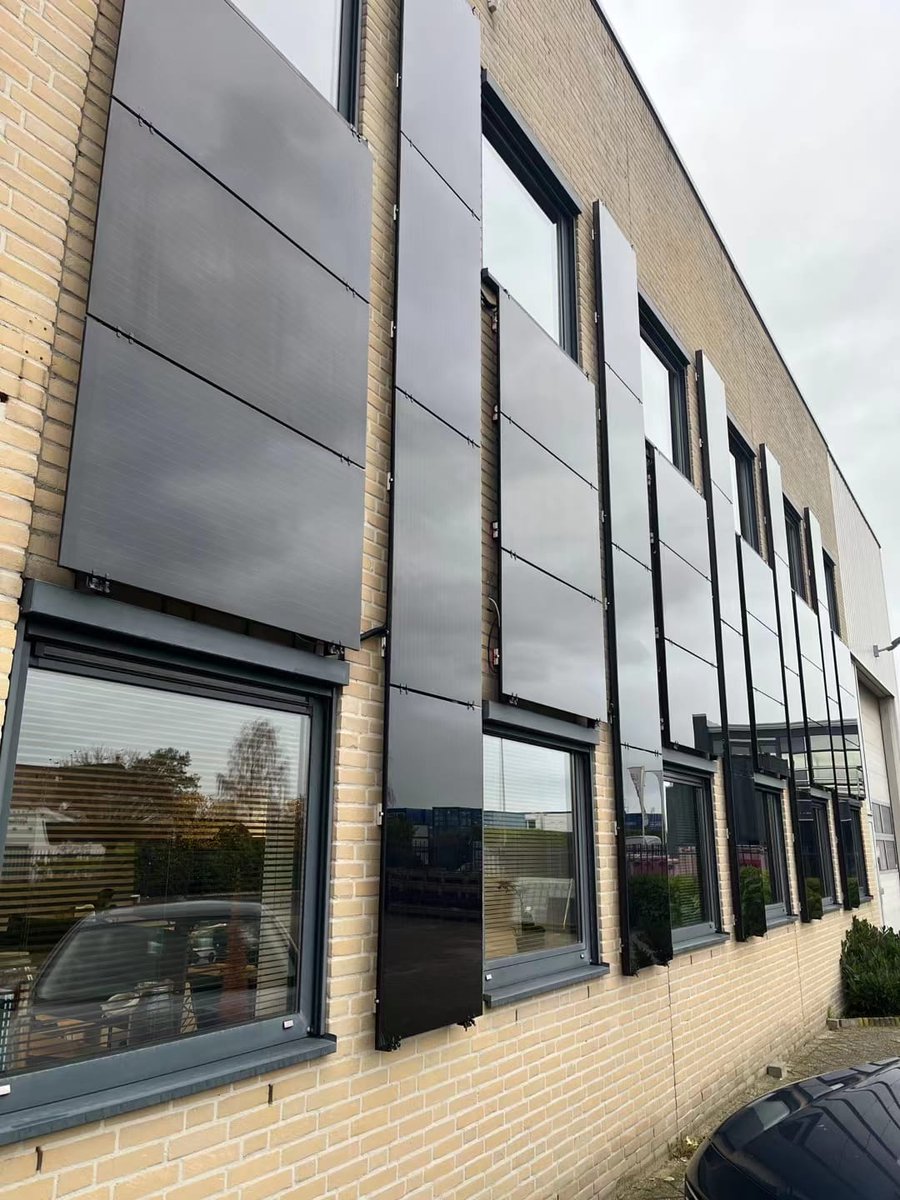 SOLARMI_BIPV's tweet photo. Con nuestros módulos existen más posibilidades que las cubiertas. #panelessolares #energiasrenovables #solarpower #instasolar #sustainability #greenenergy #photovoltaic #fachada #solarenergy #fotovoltaica #bipv https://t.co/jwm6pcKOH5