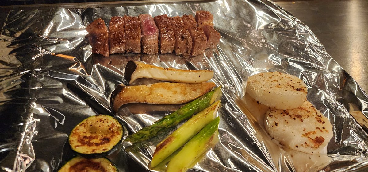 elcat1963's tweet image. 今日はここ。
『泉州かしみん焼き はこ 北新地店』

かしみん焼きとは薄く伸ばした生地の上に具材を乗せて焼き上げたもの。
その他、ロースステーキ・エスプレッソ焼きそばなど、豊富な逸品が揃う店。

#北新地
#はこ
#泉州かしみん焼き