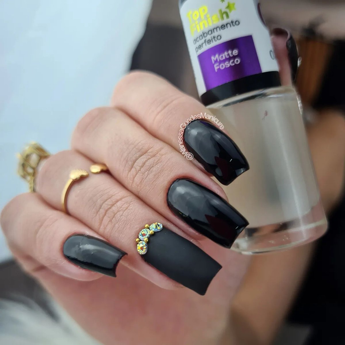 coraoficialbr's tweet photo. 📷 de @wanessaguedesmanicure: Apaixonada nesse Matte fosco da @coraoficialbr ,o resultado do fosco não demora nem dois segundos 😍,fiz um arquinho na unha utilizei a Base Matte Fosco e esse foi o resultado desse pretinho nada básico ☺️
.
.
.
#TOPFINISH https://t.co/VxOPfgrg4G
