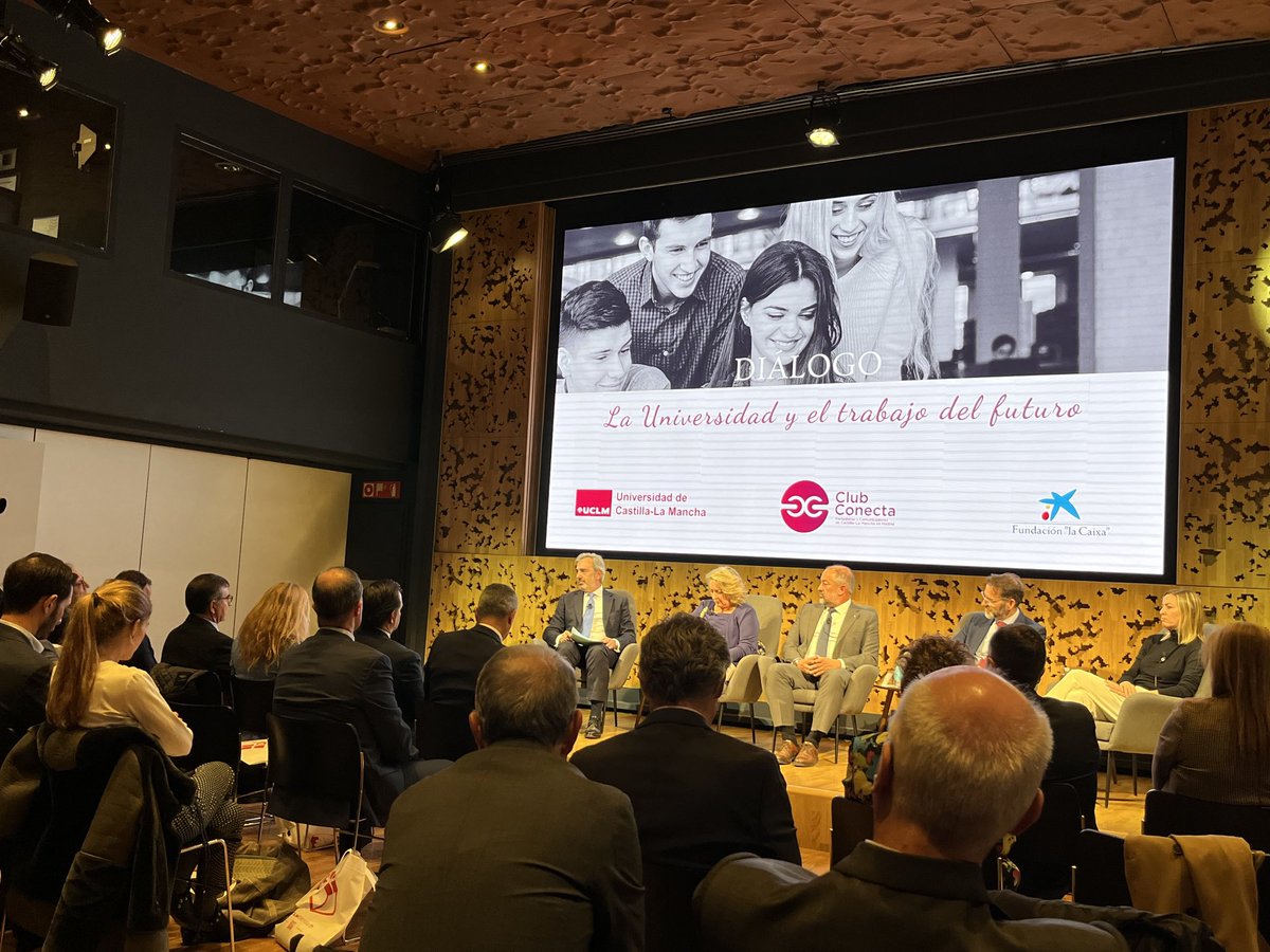 Interesantísima mañana de trabajo conjunto en el #CaixaForum de #Madrid para compartir reflexiones sobre la #Universidad y el trabajo del futuro en colaboración con el Club Conecta. Rabiosa actualidad a debate. ⁦<a href="/uclm_es/">Universidad de Castilla-La Mancha</a>⁩ ⁦<a href="/GardeJulian/">Julian Garde</a>⁩