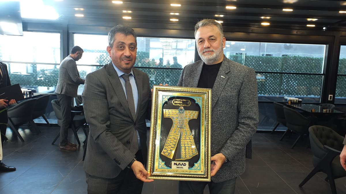 <a href="/MUSIAD/">MÜSİAD</a> Genel Merkez, <a href="/hasanekmen/">Hasan Ekmen</a> Başkanlığındaki Finansal Hizmetler Sektör Kurulu Yönetimini Şubemizde misafir ettik. Sektöre ve MÜSİAD Faaliyetlerine dair faydalı istişareler gerçekleştirme imkanı bulduğumuz toplantımız ilgili sektör Kurulu Başkanımız Çetin Yalanız'ın firması +