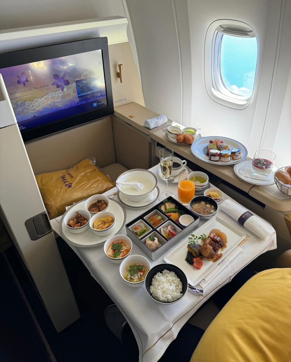 LoveStarAllians's tweet photo. タイ国際航空
TGのロイヤルファーストクラスの朝食が凄すぎますです✈️
#タイ国際航空 #タイ航空 #thaiairways #firstclas
#朝食 https://t.co/Gny2b0sT4i