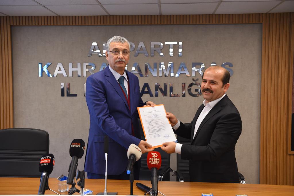 Bugün memleketime hizmet etmek amacıyla Büyükşehir Belediye Başkan A. Adaylığı başvurumu hemşehrilerimin, dostlarımın ve teşkilat mensubu kardeşlerimin yoğun destekleriyle yapmış bulunuyorum. 

Talip olduğum bu kutlu hizmet yolunda Allah yüzümüzü ilk günkü gibi AK eylesin.