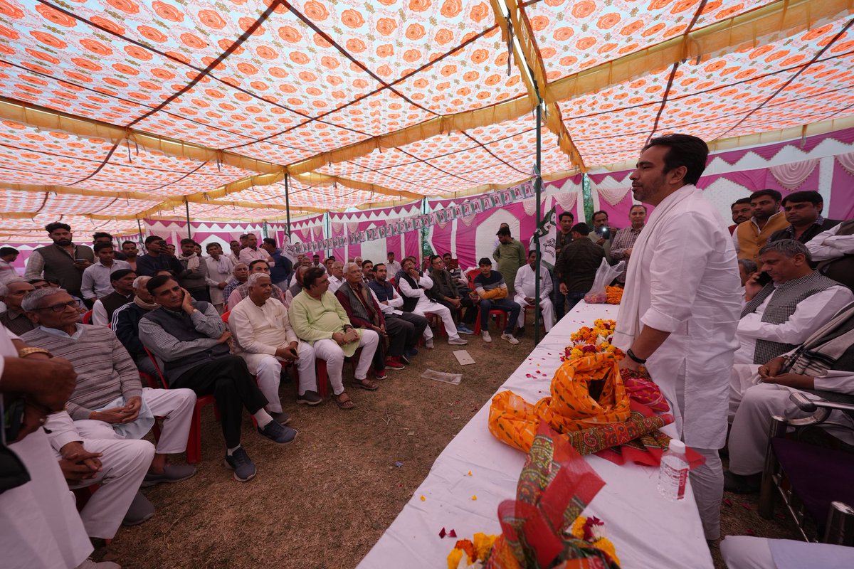 MalikBirpal's tweet photo. राजस्थान भरतपुर 
अनिरुद्ध नगर कालोनी में 
कांग्रेस समर्थित राष्���्रीय लोकदल के प्रत्याशी मंत्री डॉक्टर सुभाष गर्ग जी के समर्थन मे 
नुक्कड़ सभा को सम्बोधित करते राष्ट्रीय लोकदल के राष्ट्रीय अध्यक्ष सांसद चौधरी जयंत सिंह जी !
#JayantChaudhary #RLDRajsthan https://t.co/EWXuR18exJ
