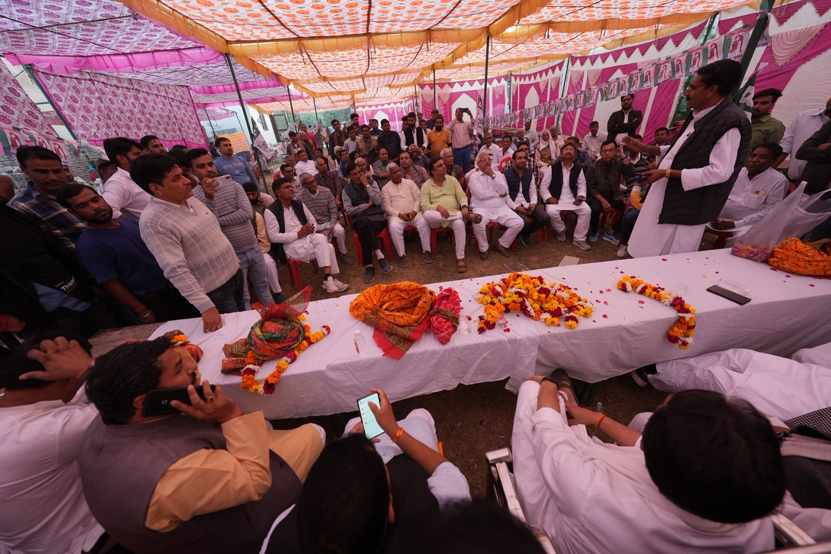 MalikBirpal's tweet photo. राजस्थान भरतपुर 
अनिरुद्ध नगर कालोनी में 
कांग्रेस समर्थित राष्���्रीय लोकदल के प्रत्याशी मंत्री डॉक्टर सुभाष गर्ग जी के समर्थन मे 
नुक्कड़ सभा को सम्बोधित करते राष्ट्रीय लोकदल के राष्ट्रीय अध्यक्ष सांसद चौधरी जयंत सिंह जी !
#JayantChaudhary #RLDRajsthan https://t.co/EWXuR18exJ
