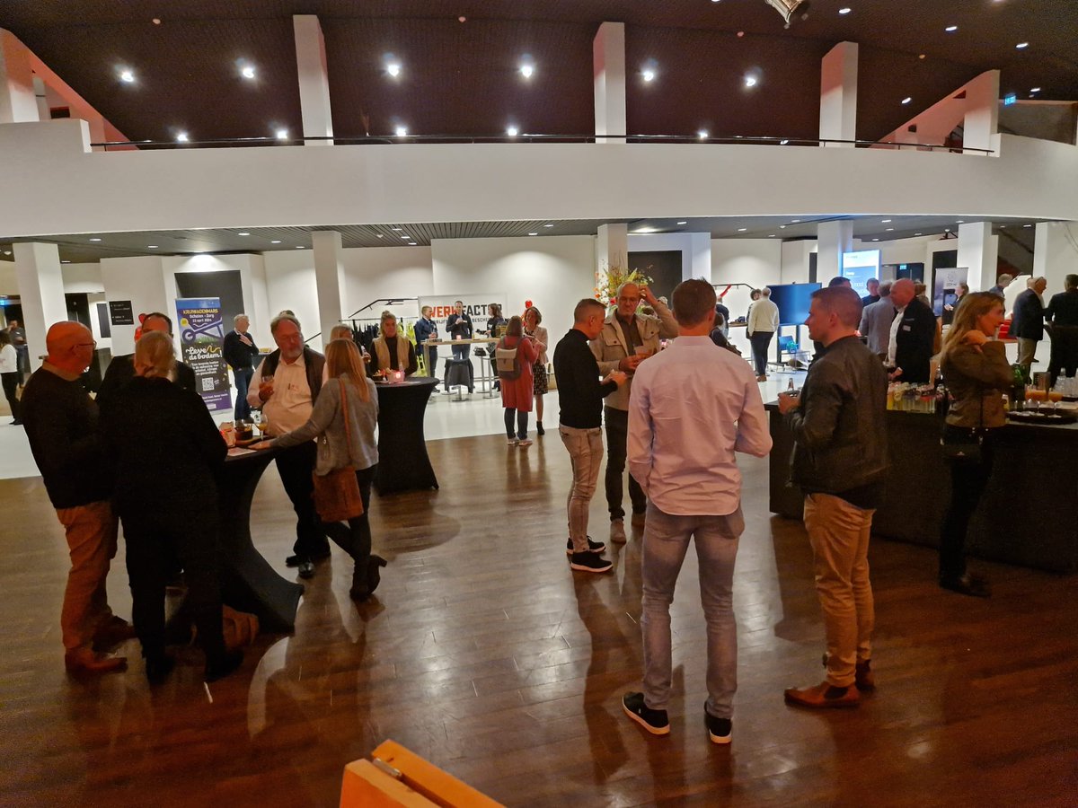 Gisteren stonden we met onze stand op het netwerkevent <a href="/Koploperproject/">Koploperproject</a>! Daar kwamen meer dan 120 bevlogen ondernemers samen om elkaar te ontmoeten en om kennis en inspiratie op te doen over duurzaam ondernemen: platformduurzamebedrijven.nl/nieuws/duurzam…